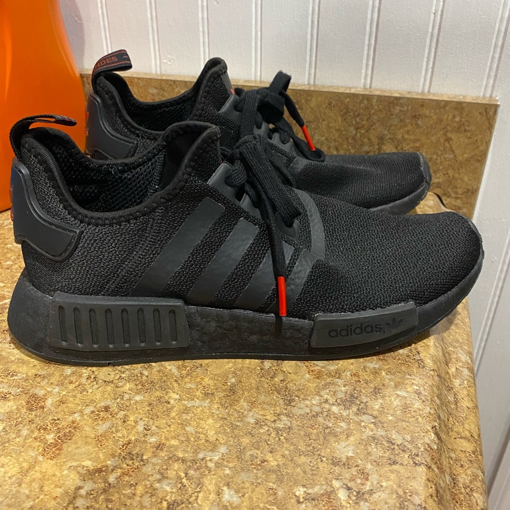 Women’s black adidas tennis shoes